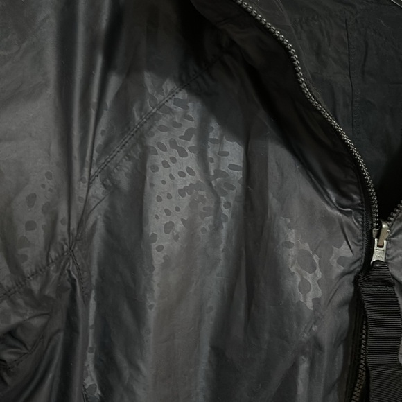 Lululemon Rain Resistant Windbreaker with Adjustable Waist and hood - Picture 2 of 10